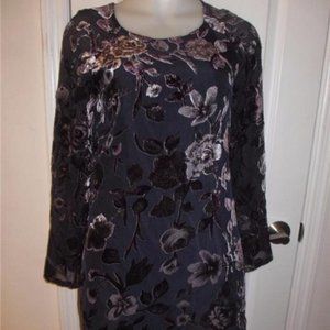 STARTING AT STARS BLACK WHITE,PURPLE FLORAL TOP S